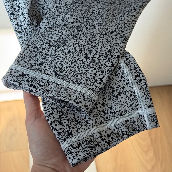 Lululemon Wunder Under Hi-Rise Cropped Leggings in Luxtreme Daisy Flower - 6 - Picture 2 of 5